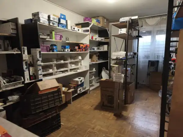 Eladó üzlethelyiség utcai bejáratos, Dunaújváros 4 szoba 88 m² 46.9 M Ft