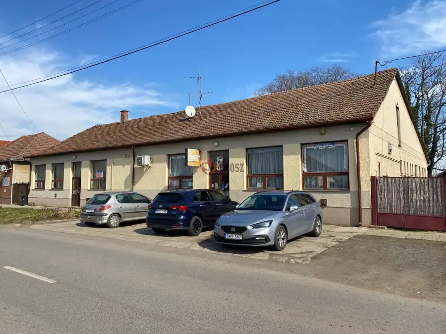 eladó üzlethelyiség utcai bejáratos, Kevermes