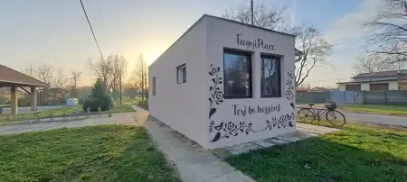 eladó üzlethelyiség utcai bejáratos, Lőkösháza