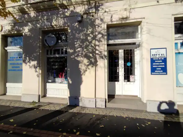 Eladó üzlethelyiség utcai bejáratos, Mohács 100 m² 14.5 M Ft