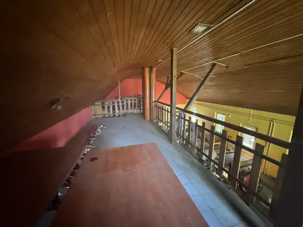 Eladó üzlethelyiség utcai bejáratos, Nagyoroszi 4 szoba 190 m² 32 M Ft