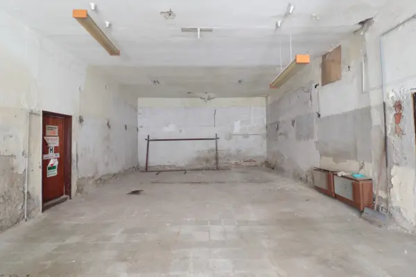 Eladó üzlethelyiség utcai bejáratos, Orosháza 107 m² 39 M Ft