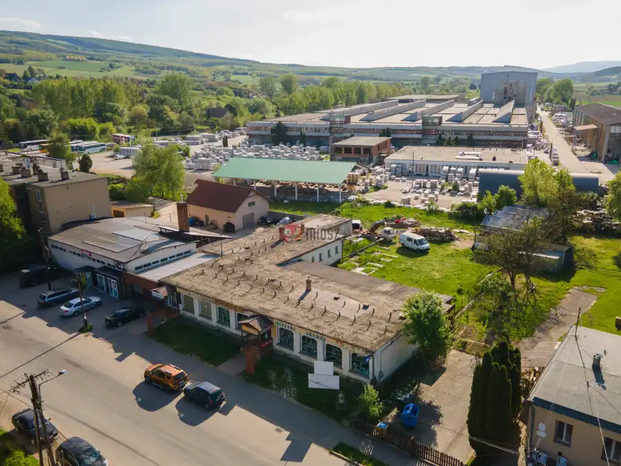 eladó üzlethelyiség utcai bejáratos, Romhány