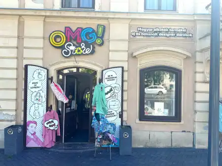 eladó üzlethelyiség utcai bejáratos, Sopron