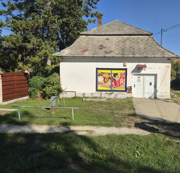Eladó üzlethelyiség utcai bejáratos, Szárliget 140 m² 50 M Ft + Áfa