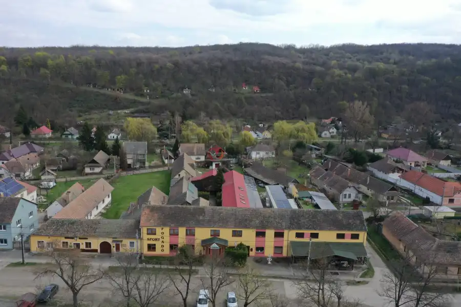 eladó vendéglátás, Kemence