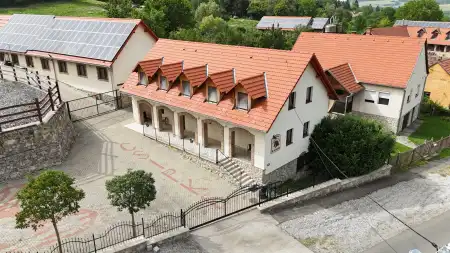 eladó vendéglátás, Orfű