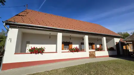 kiadó családi ház, Paks