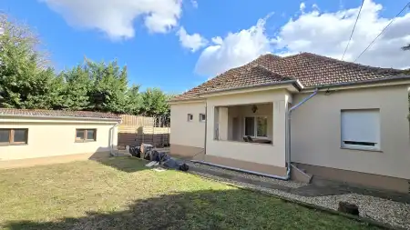 kiadó családi ház, Paks