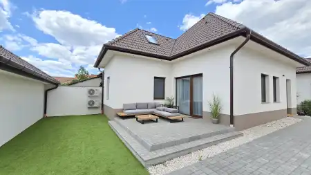 kiadó családi ház, Paks