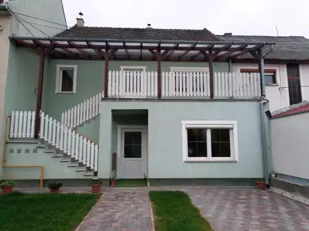 kiadó családi ház, Vác