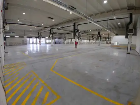 kiadó csarnok, Győr