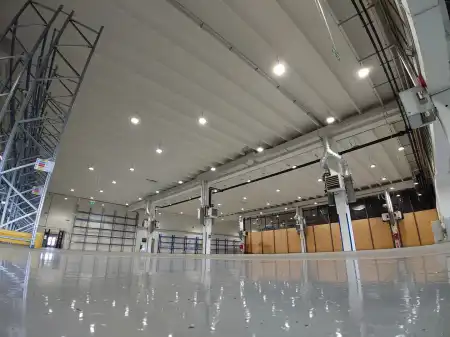 kiadó csarnok, Győr