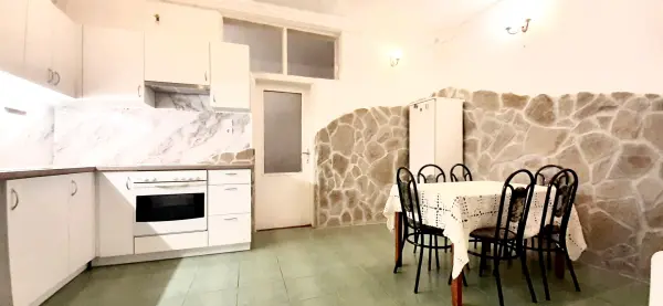 Kiadó házrész, Vác 2 szoba 84 m² 175 E Ft/hó