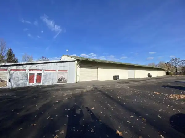 Kiadó ipari ingatlan, Békéscsaba 10 szoba 1500 m² 2.3 M Ft/hó + Áfa