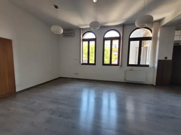 Kiadó ipari ingatlan, Budapest, XIV. kerület 10 szoba 385 m² 1.16 M Ft/hó