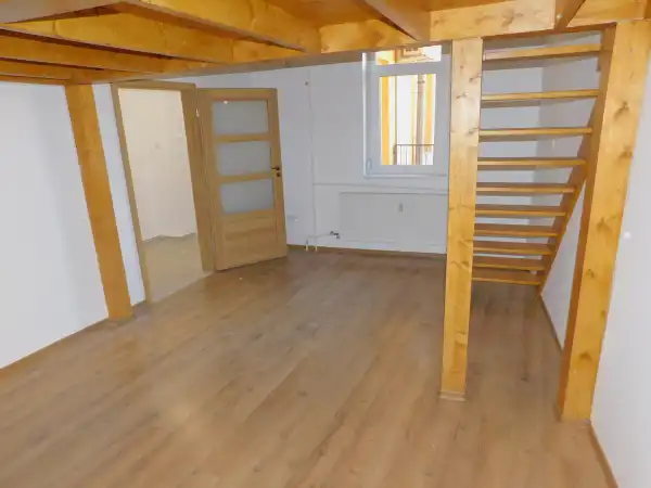 Kiadó iroda, Eger 2+1 szoba 74 m² 270 E Ft/hó