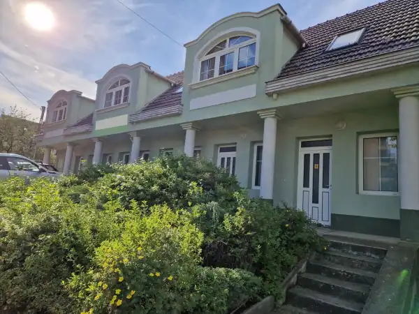 Kiadó iroda földszinti, utcai, Eger 4 szoba 70 m² 170 E Ft/hó