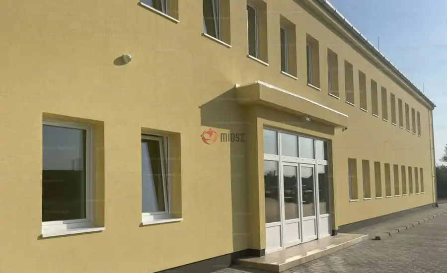 kiadó iroda, Kistarcsa