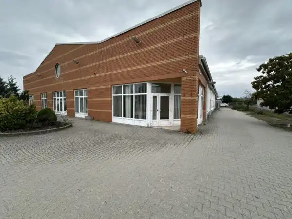 Kiadó iroda, Paks 906 m² 8.41 M Ft/hó