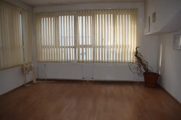 Kiadó iroda, Paks 3 szoba 121 m² 303 E Ft/hó