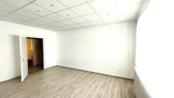 Kiadó iroda, Vác 1 szoba 20 m² 85 E Ft/hó