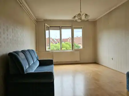 kiadó panellakás, Eger