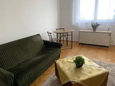kiadó panellakás, Komárom