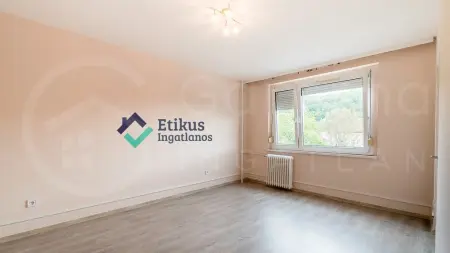 kiadó panellakás, Miskolc
