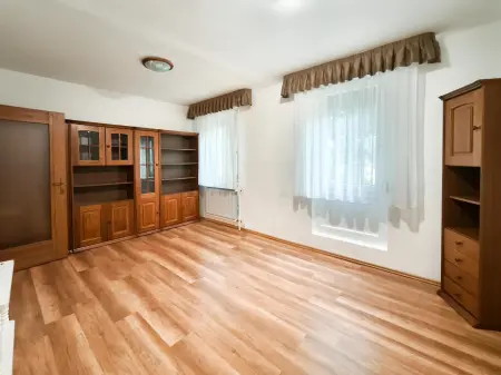 kiadó panellakás, Paks