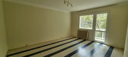 kiadó panellakás, Paks