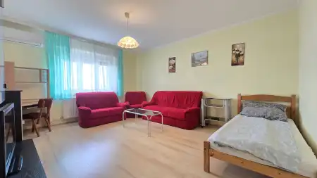 kiadó panellakás, Paks