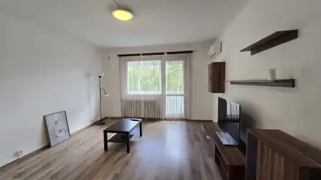 kiadó panellakás, Paks