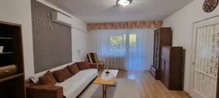 kiadó panellakás, Paks