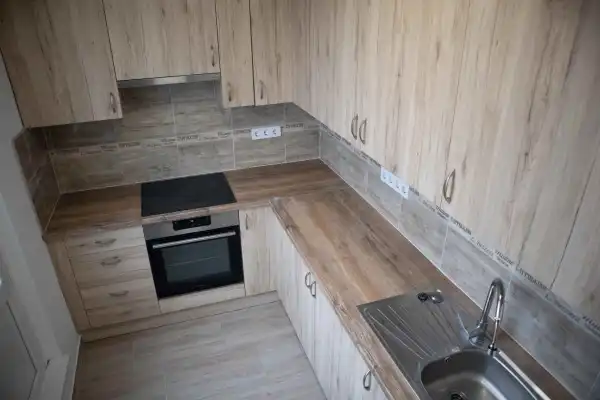 Kiadó panellakás, Szeged 3 szoba 60 m² 190 E Ft/hó