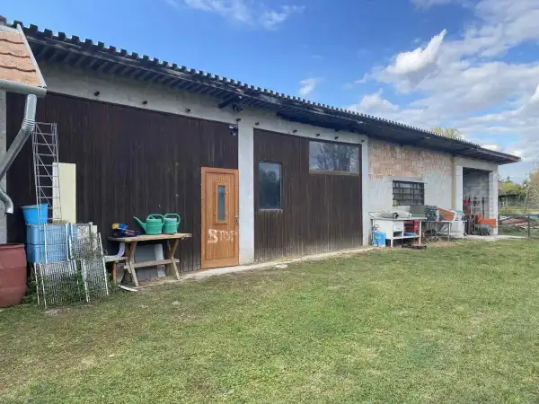 Kiadó raktár, Zsámbék 1 szoba 105 m² 250 E Ft/hó