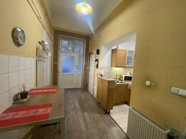 Kiadó szoba, Budapest, VIII. kerület 4 szoba 10 m² 65 E Ft/hó