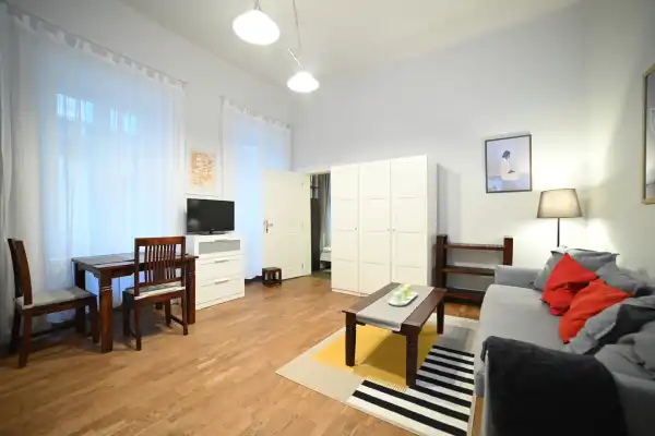 Kiadó téglalakás, Budapest, V. kerület 2 szoba 43 m² 240 E Ft/hó