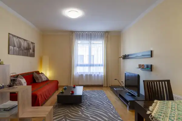 Kiadó téglalakás, Budapest, VI. kerület 2 szoba 46 m² 275 E Ft/hó