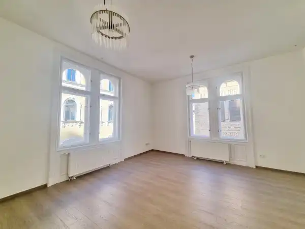 Kiadó téglalakás, Budapest, VI. kerület 2 szoba 73 m² 320 E Ft/hó