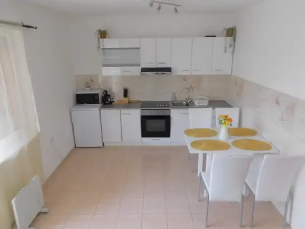 Kiadó téglalakás, Eger 3 szoba 80 m² 200 E Ft/hó