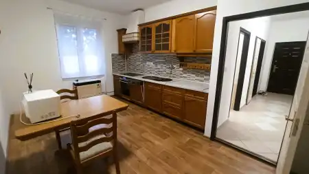 kiadó téglalakás, Győr