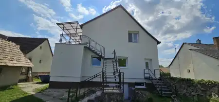 kiadó téglalakás, Kecskéd