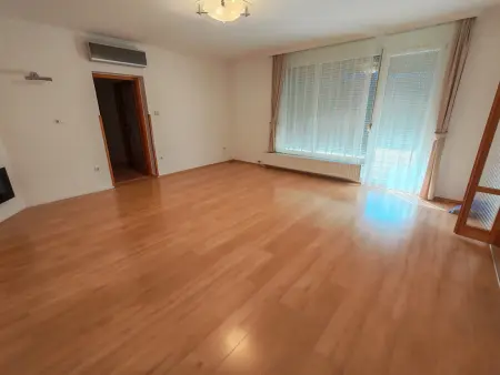 kiadó téglalakás, Mohács