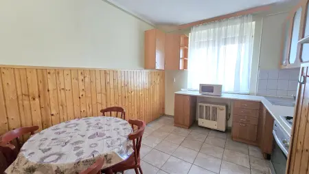 kiadó téglalakás, Paks