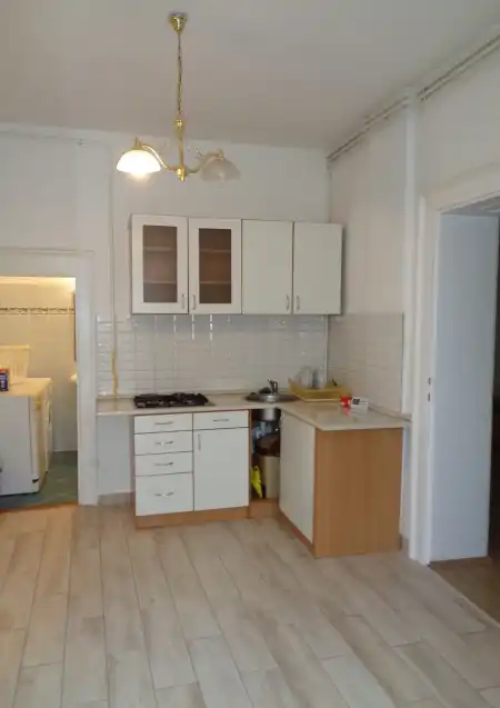kiadó téglalakás, Vác