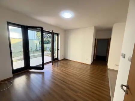 kiadó téglalakás, Vác