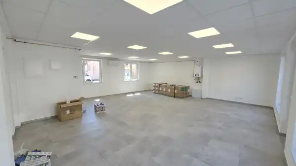 Kiadó új építésű iroda, Paks 1 szoba 61 m² 350 E Ft/hó + Áfa