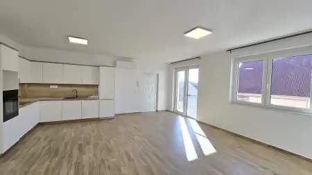 kiadó új építésű téglalakás, Paks