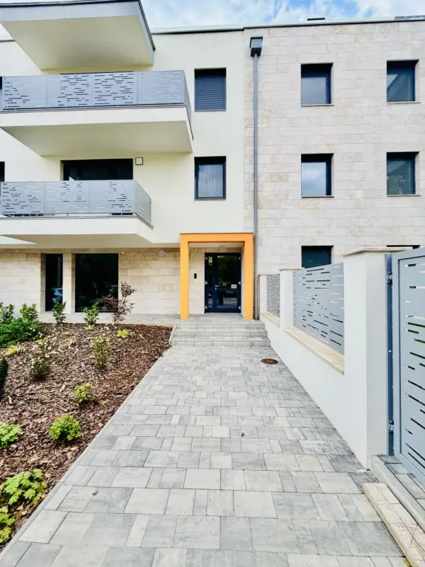 Kiadó új építésű téglalakás, Tata 3 szoba 61 m² 300 E Ft/hó